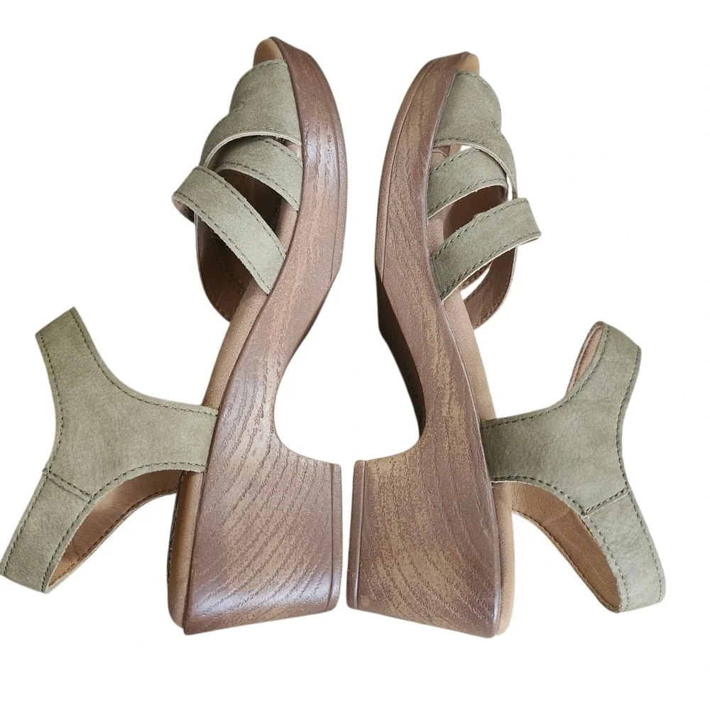 b.o.c. Platform Sandals Womens 9M Green Faux Suede Strappy Wood Grain Block Heel